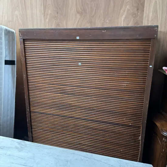 Colonial roll front pigeon hole unit