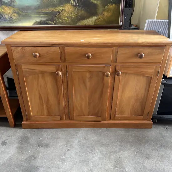 Solid Rimu Buffett 1340w