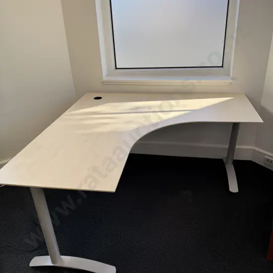 Office desk (to be collected from Hastings)