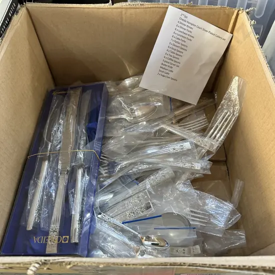 Oneida Hampton Court silver plate cutlery & carving sets