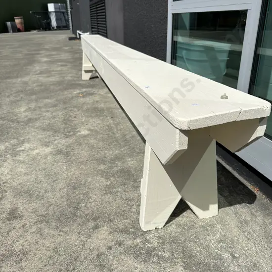 Wooden form seat 2860mm