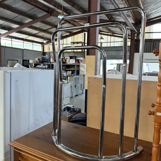 Chrome towel stand