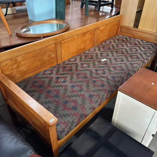 Colonial day bed (small damage)