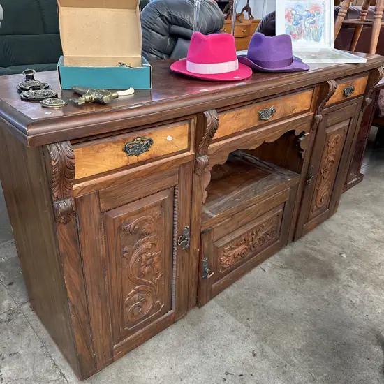 Colonial sideboard