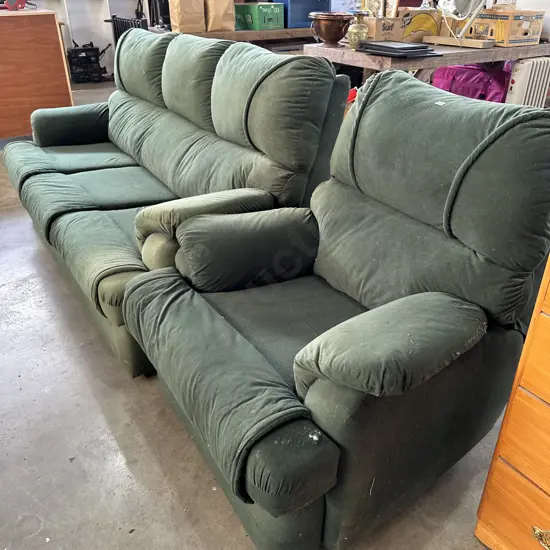 2pc lounge suite (needs cleaning)