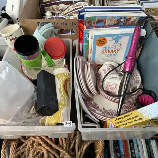 2 bin lots Crown Lynn etc