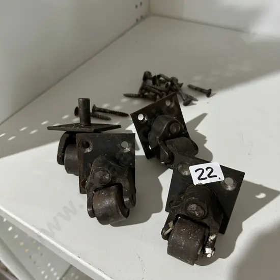 Heavy Duty steel casters and screws