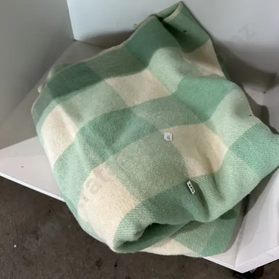 Woollen blanket - average