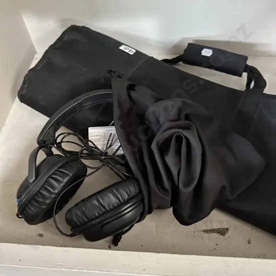 Headphones and satchel knife bag