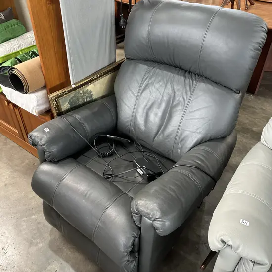 LaZboy electric recliner - excellent condition