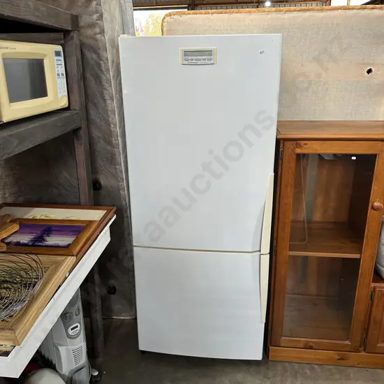 Westinghouse fridge freezer - tidy & large