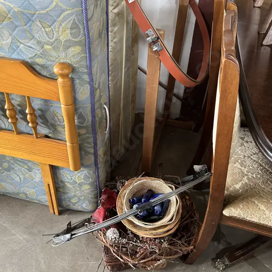 Tappestry stand, wire, blue bottles etc