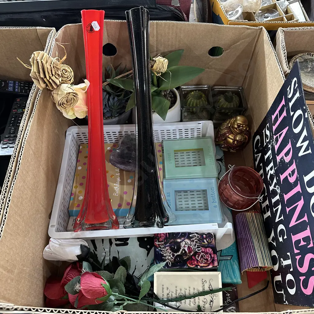 Pr glass vases etc Image 1++