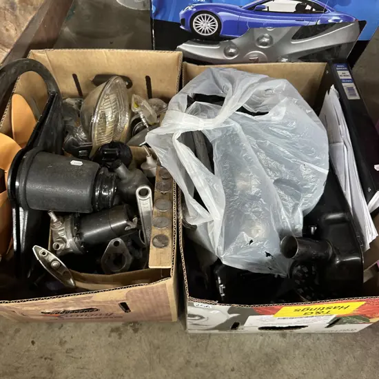 2 box car parts Morris minor ?