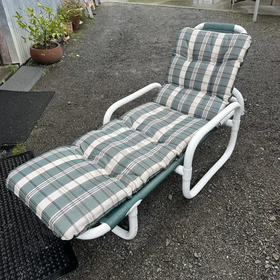 Outdoor lounger