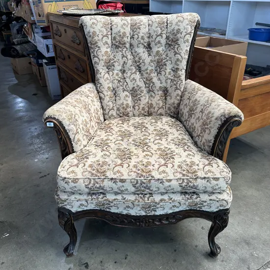 Button back arm chair