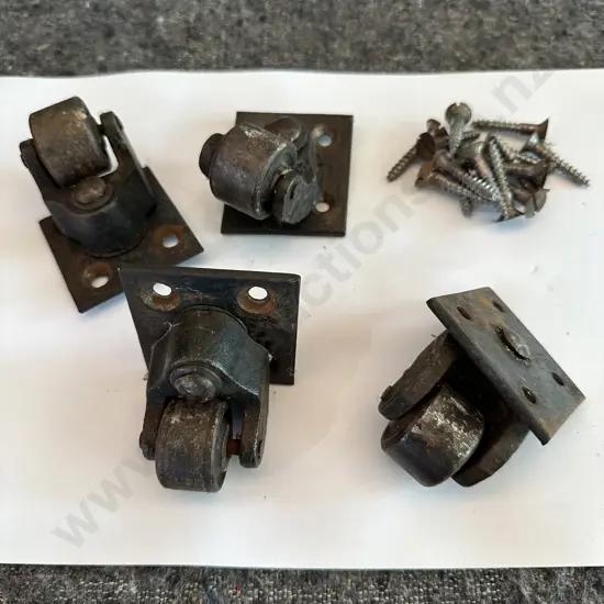 Heavy Duty casters and screws