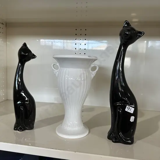 Pr ceramic cats and vase