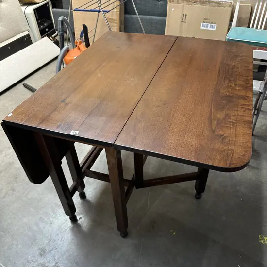 Gate leg table - excellent condition