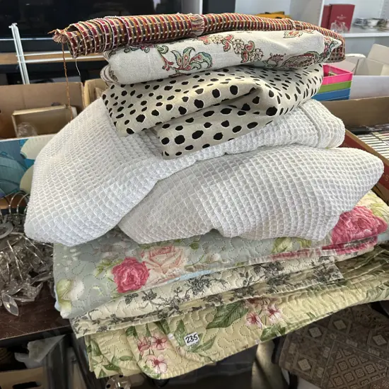 4 Queen coverlets,2 queen cotton blankets,material.