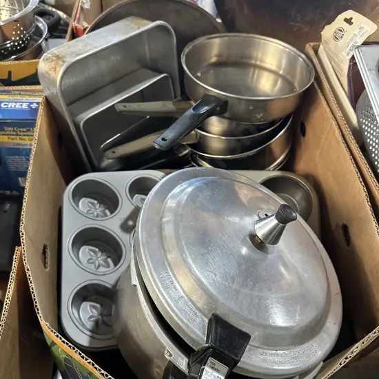 Wok, pressure cooker and pots