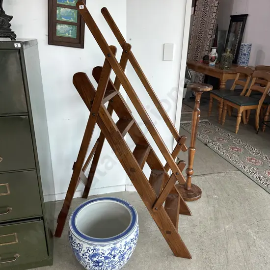 Oak library steps - excellent condition