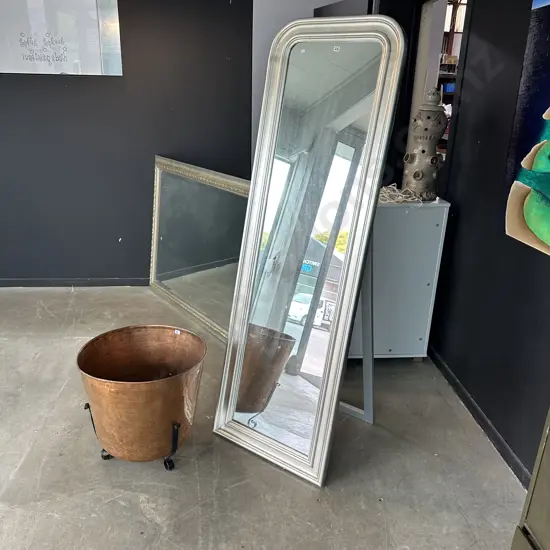 Free standing dress mirror