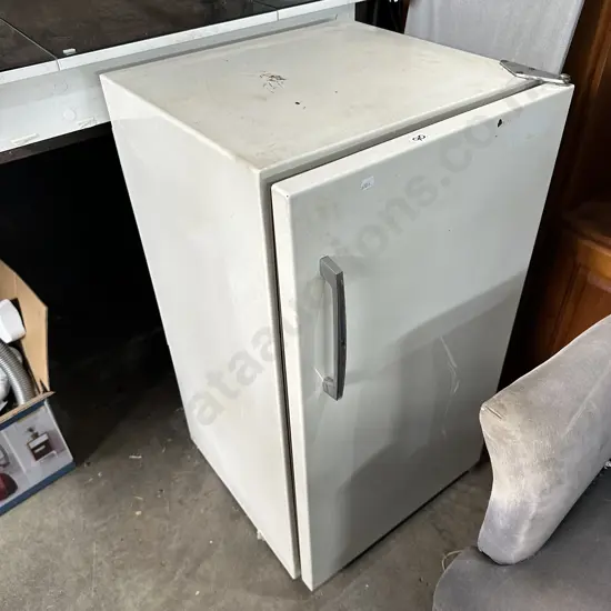 Average underbench fridge