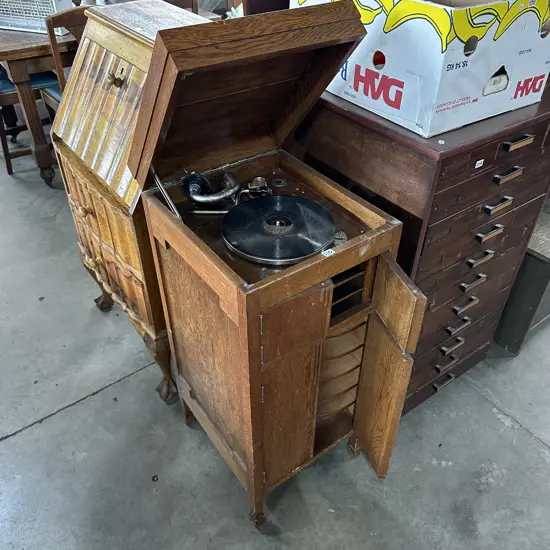 Oak gramaphone