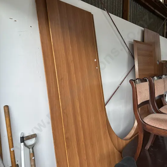 5 modern style desks (to be assembled)