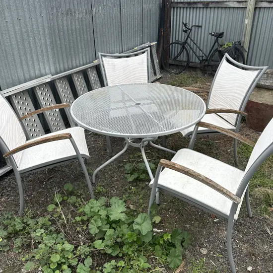 Outdoor table and 4 chairs
