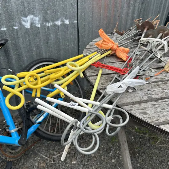 16 electric fence stands