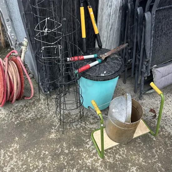 Gardening items inc growing stands