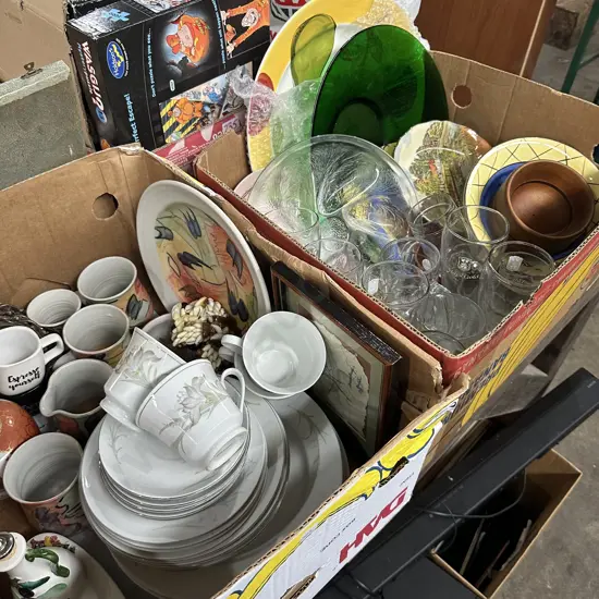 2 box pottery etc inc RD and large platter