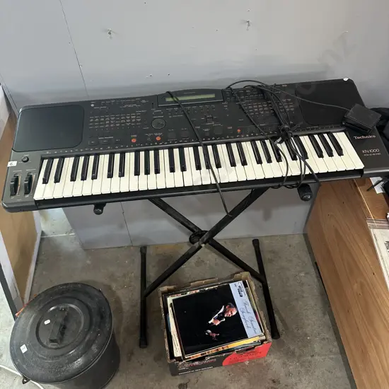 Technics KN1000 keyboard and music