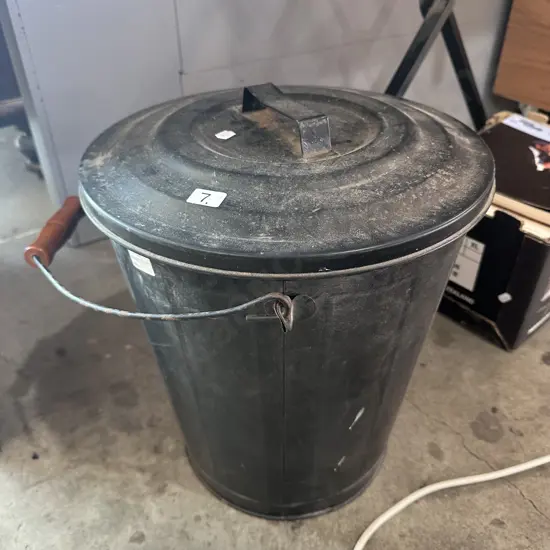 Lidded metal ash can