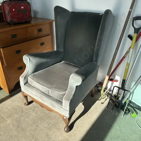 Wing back lounge chair