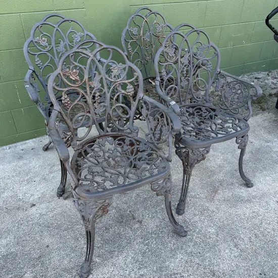 4 vintage cast iron outdoor chairs (very heavy)