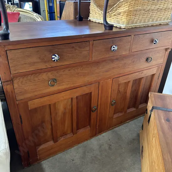 Colonial sideboard