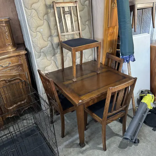 Oak table and 4 chairs - good