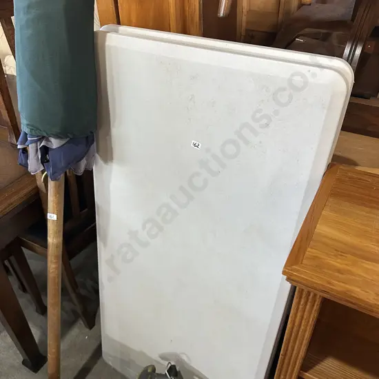 2 folding camping tables