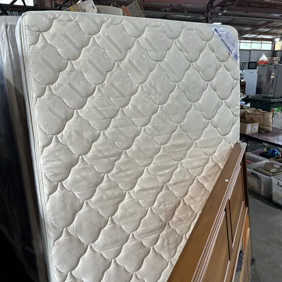 Torquzone King bed with split base - good condition