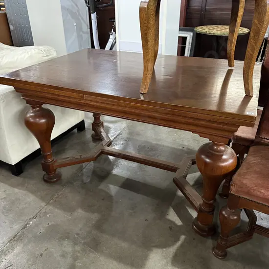 Extendable Oak table (cig marks on the top)