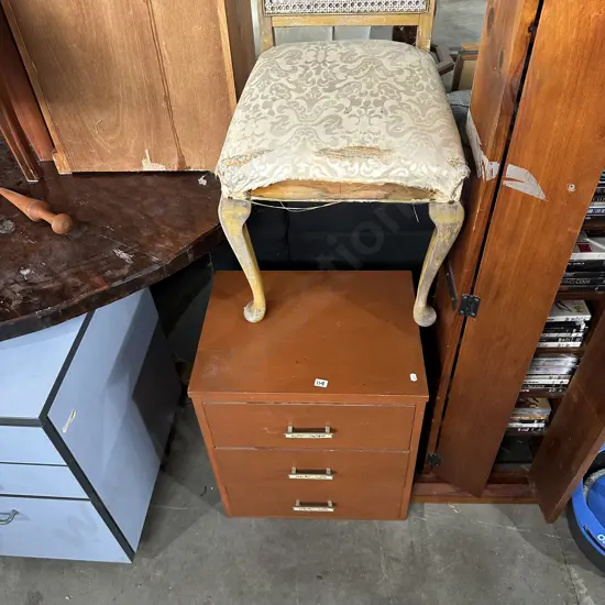 Chair and bedside - average plus Rai Hammond