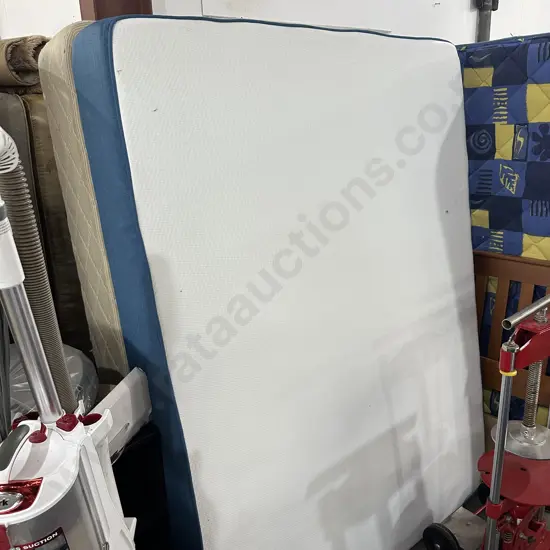 Queen bed- tidy mattress (unmatched base as is)