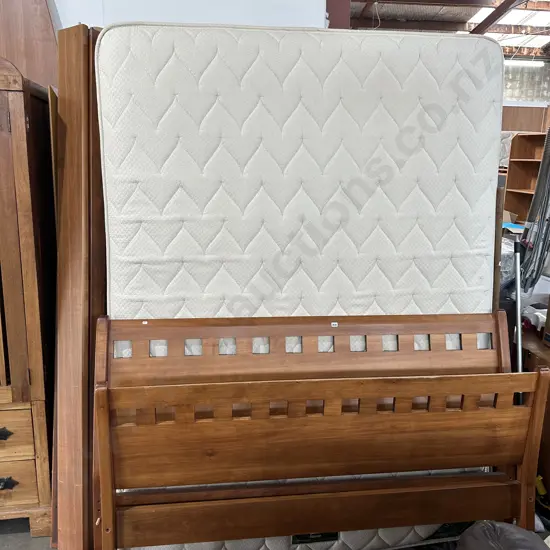 Queen slat bed - tidy