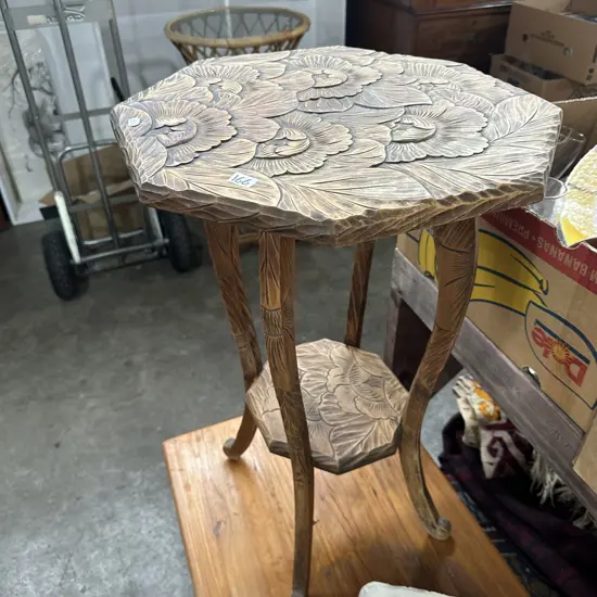 Carved planter stand (wobley)