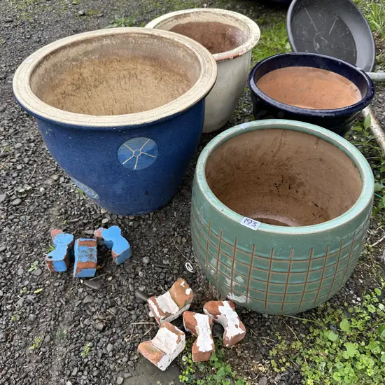 4 planters and 2 sets of feet