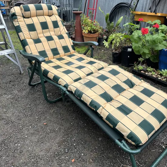 Outdoor lounger