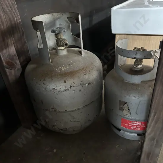 2 gas bottles